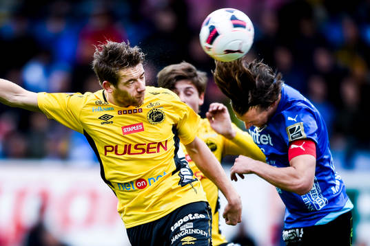 Elfsborgs Marcus Rohdén i nickduell med Halmstads Fredrik