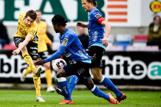 Elfsborgs Marcus Rohdén testar skott