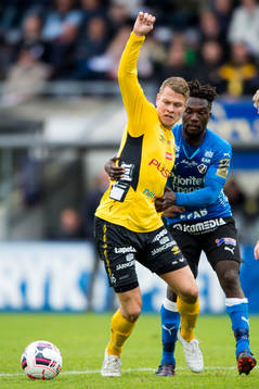 Elfsborgs Viktor Claesson och Halmstads King Osei Gyan