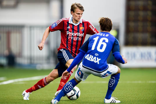 Djurgårdens Tim Björkström och Sundsvalls Simon Helg