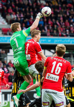 Häckens målvakt Christoffer Källqvist och Kalmars Marcus