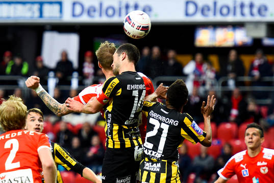 Kalmars Marcus Nilsson och Häckens Martin Ericsson i