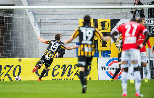 Häckens Martin Ericsson jublar