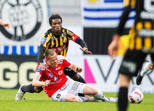 Häckens Nasiru Mohammed och Kalmars Kalmars Tobias Eriksson