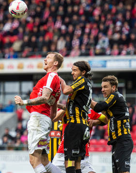 Kalmars Marcus Nilsson och Häckens Leonard Zuta och Jasmin