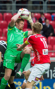 Häckens målvakt Christoffer Källqvist  och Kalmars David