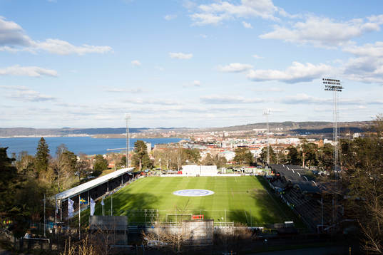 Stadsparksvallen med Jönköping och Vättern i bakgrunden