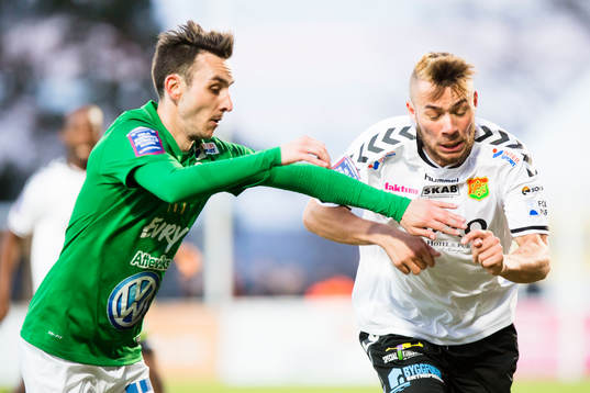 Jönköpings Södras Ronny Sabo mot Malkolm Moenza