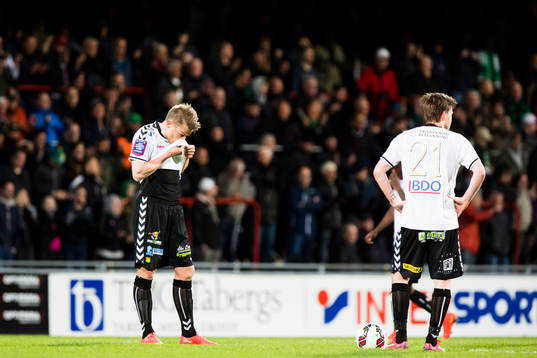 Gais Patrik Ingelsten och Johan Lundgren ser deppiga ut