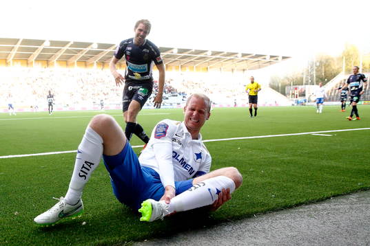 Norrköpings Andreas Johansson har ont framför Gefles