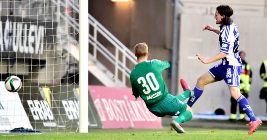 IFK Göteborgs Lasse Vibe gör 1-0 bakom Helsingborgs