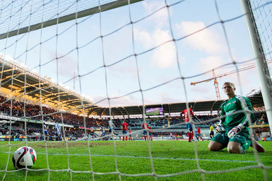 Helsingborgs målvakt Pär Hansson deppar