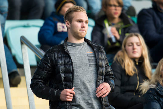 IFK Göteborgs Gustav Engvall på läktaren