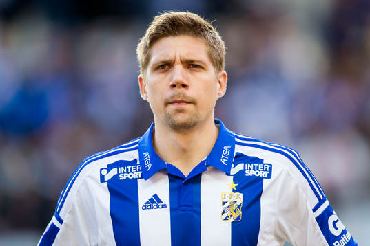 IFK Göteborgs Mikael Boman innan fotbollsmatchen i