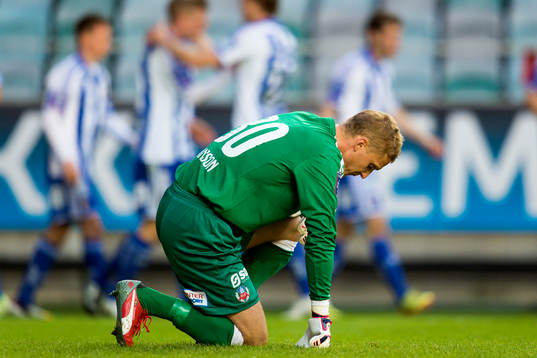 Helsingborgs målvakt Pär Hansson  deppar