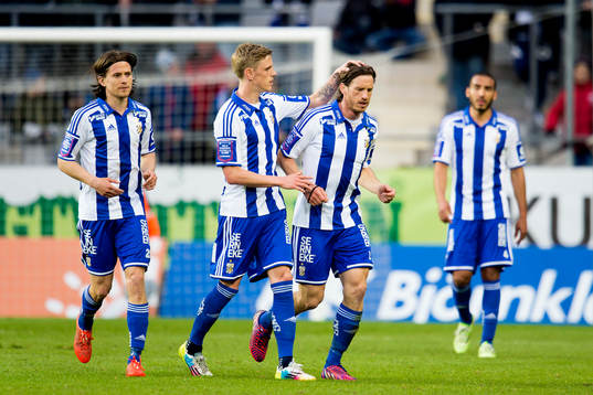 IFK Göteborgs Gustav Svensson utgår skadad och klappas om