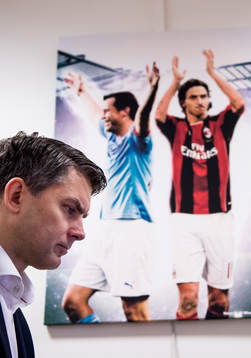 Malmö FFs VD Niclas Carlnén på sitt kontor