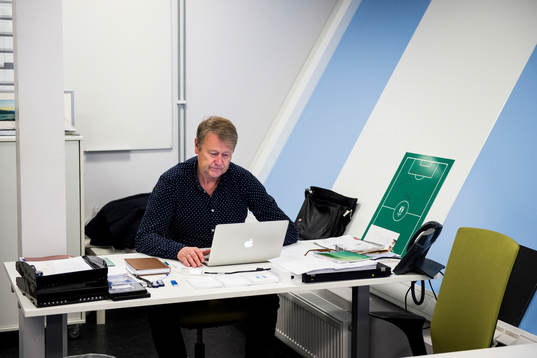 Malmö FFs tränare Åge Hareide på sitt kontor