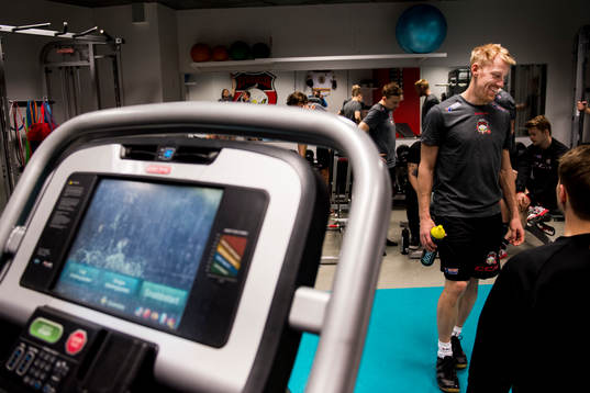 Jens Olsson när Malmö Redhawks har fystester
