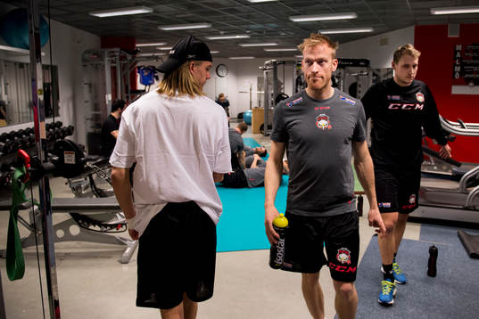 Jens Olsson när Malmö Redhawks har fystester