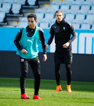 s  Yoshimar Yotún och Erik Johansson