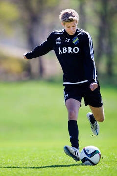 s Sam Lundholm