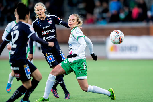 Linköpings Pernille Harder och Hammarbys Petronella Ekroth