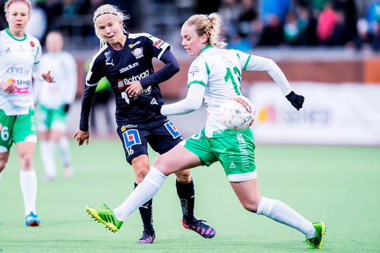 Linköpings Pernille Harder och Hammarbys Petronella Ekroth