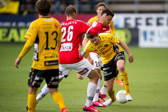 Kamp mellan Elfsborgs Marcus Rohdén och Kalmars Filip