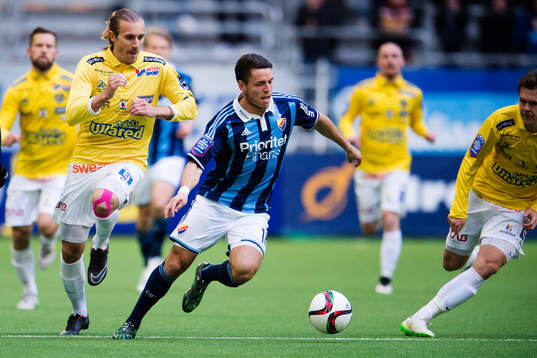Falkenbergs Tobias Carlsson och Djurgårdens Kerim Mrabti