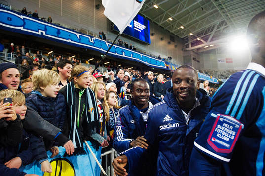Djurgårdens Nyasha Mushekwi och Sam Johnson jublar med