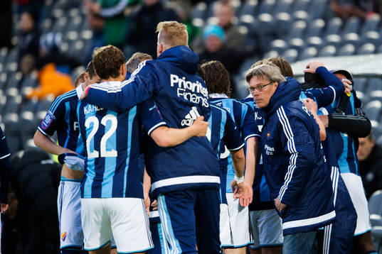 Djurgårdens spelare och tränare Per Olsson jublar