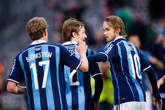 Djurgårdens Tim Björkström och Daniel Berntsen jublar