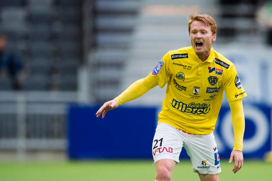 Falkenbergs Dan Keat reagerar mot domaren