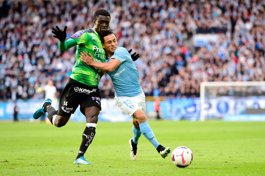 Halmstads Kwame Karikari och Malmö FFs Victor Yoshimar