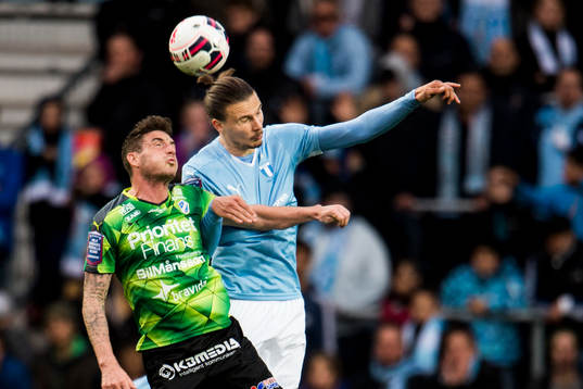 Halmstads James Keene i nickduell med Malmö FFs Erik