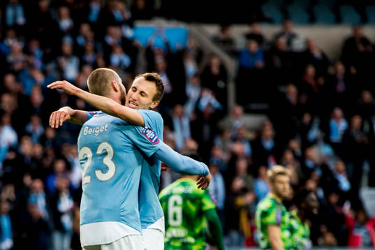 Malmö FFs Jo Inge Berget och Magnus Wolff Eikrem jublar