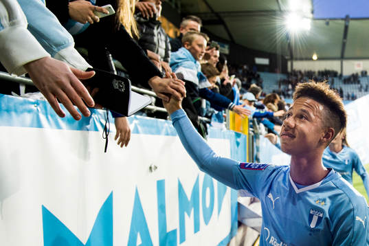 Malmö FFs Tobias Sana tackar publiken