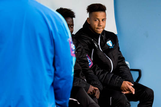 Malmö FFs Tobias Sana på bänken