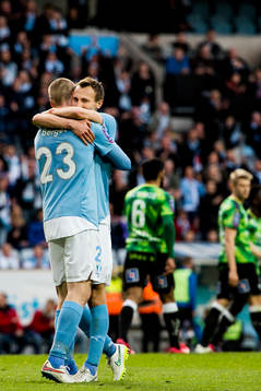 Malmö FFs Jo Inge Berget och Magnus Wolff Eikrem jublar