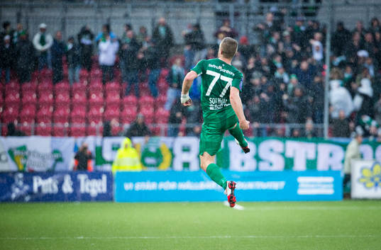 Hammarbys Mats Solheim gör 1-1 och jublar