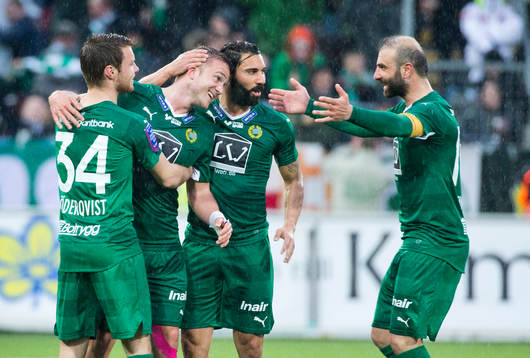 Hammarbys Mats Solheim gör 1-1 och jublar med Kennedy