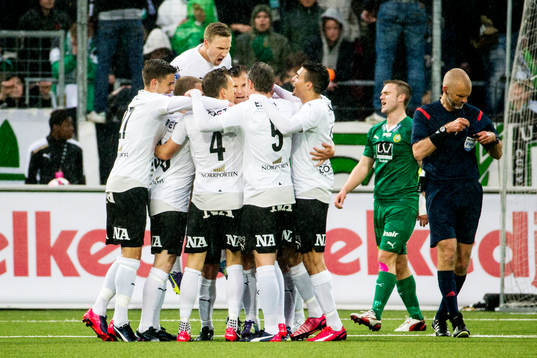 Örebros spelare jublar