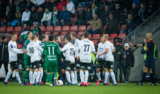 Grinigt och stökigt i slutet på matchen som resulterade i