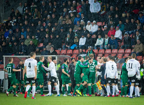 Grinigt och stökigt i slutet på matchen som resulterade i