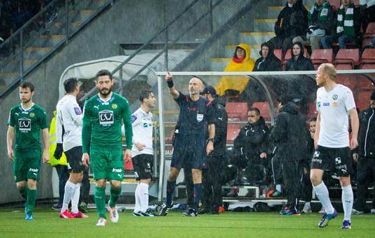 Grinigt och stökigt i slutet på matchen som resulterade i