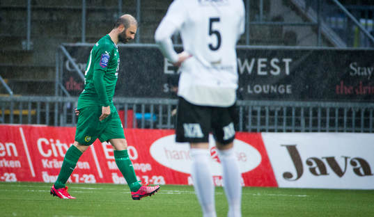 Hammarbys Kennedy Bakircioglu kliver av skadad och deppar