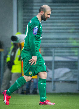 Hammarbys Kennedy Bakircioglu kliver av skadad och deppar