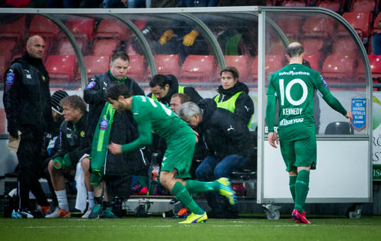 Hammarbys Kennedy Bakircioglu kliver av skadad  framför