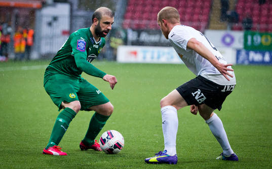 Hammarbys Kennedy Bakircioglu mot Örebros Patrik Haginge